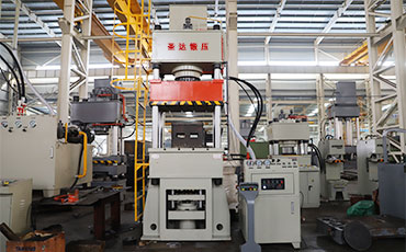 三梁四柱液壓機簡述（結構、特點、參數(shù)及配置）